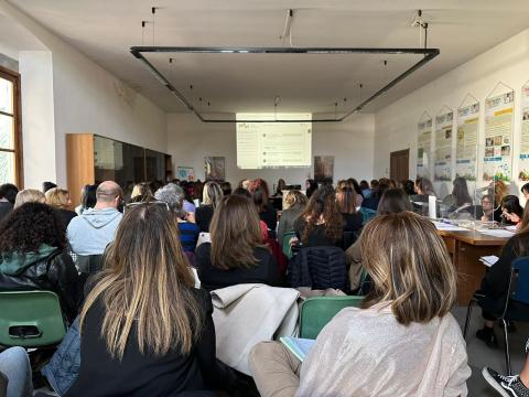 foto della platea di partecipanti alla giornata formativa sul programma PIPPI